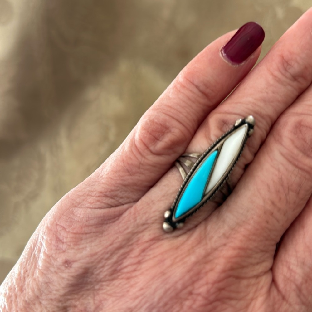 Turquoise ring with Mother of Pearl inlay. Vintage, sterling silver.